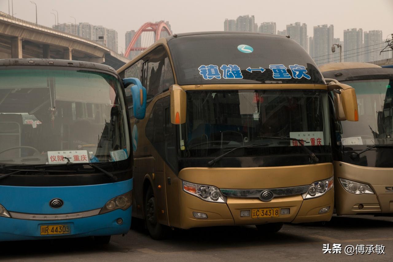 重庆曾经的省际长途线路（一），不知还有多少在跑？
镇雄—重庆
岳阳—重庆
道真—