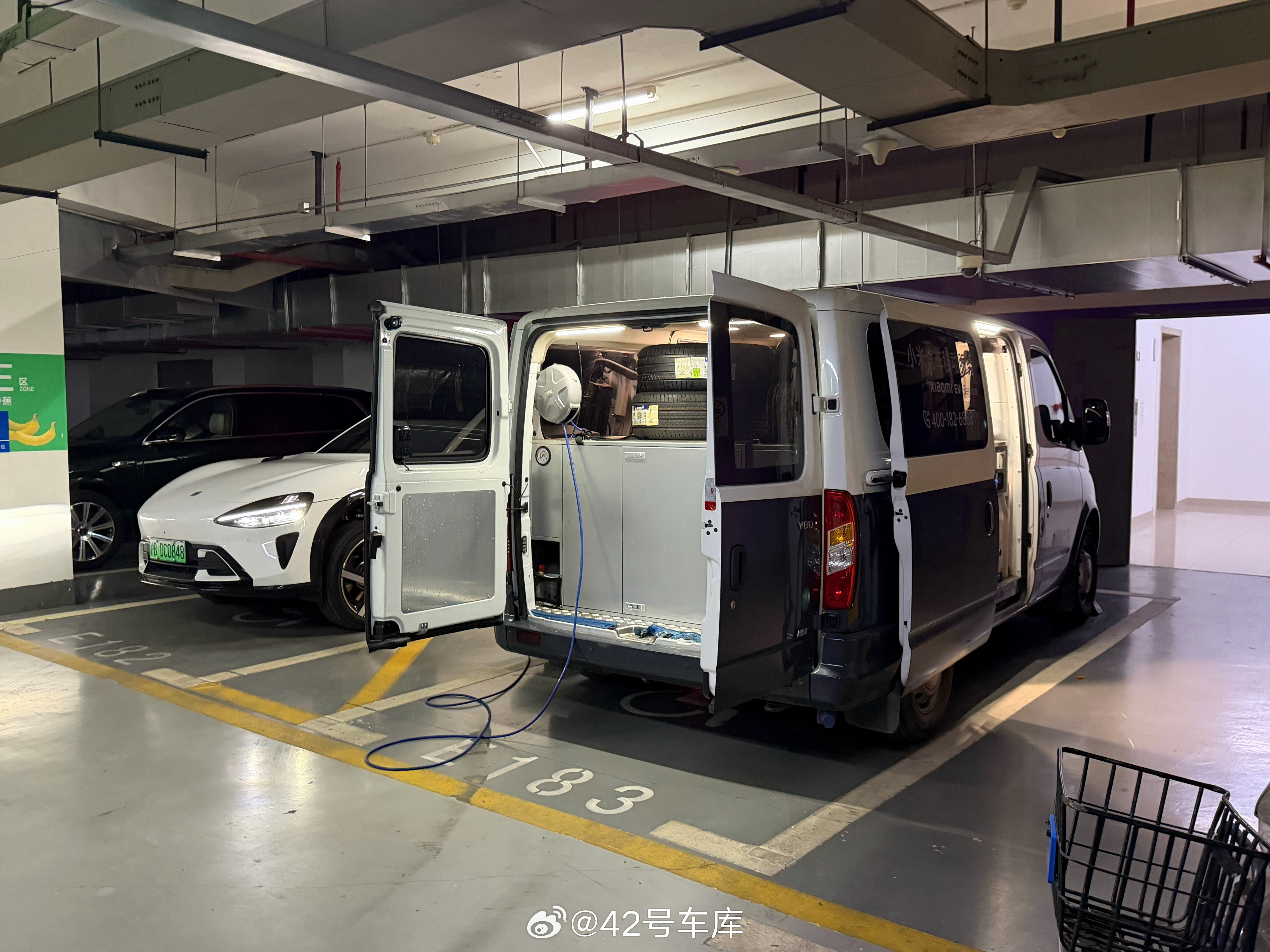 小米的上门补胎车不知道用过的人多吗上次我们的 YU7 意外扎钉了，于是使用了服务