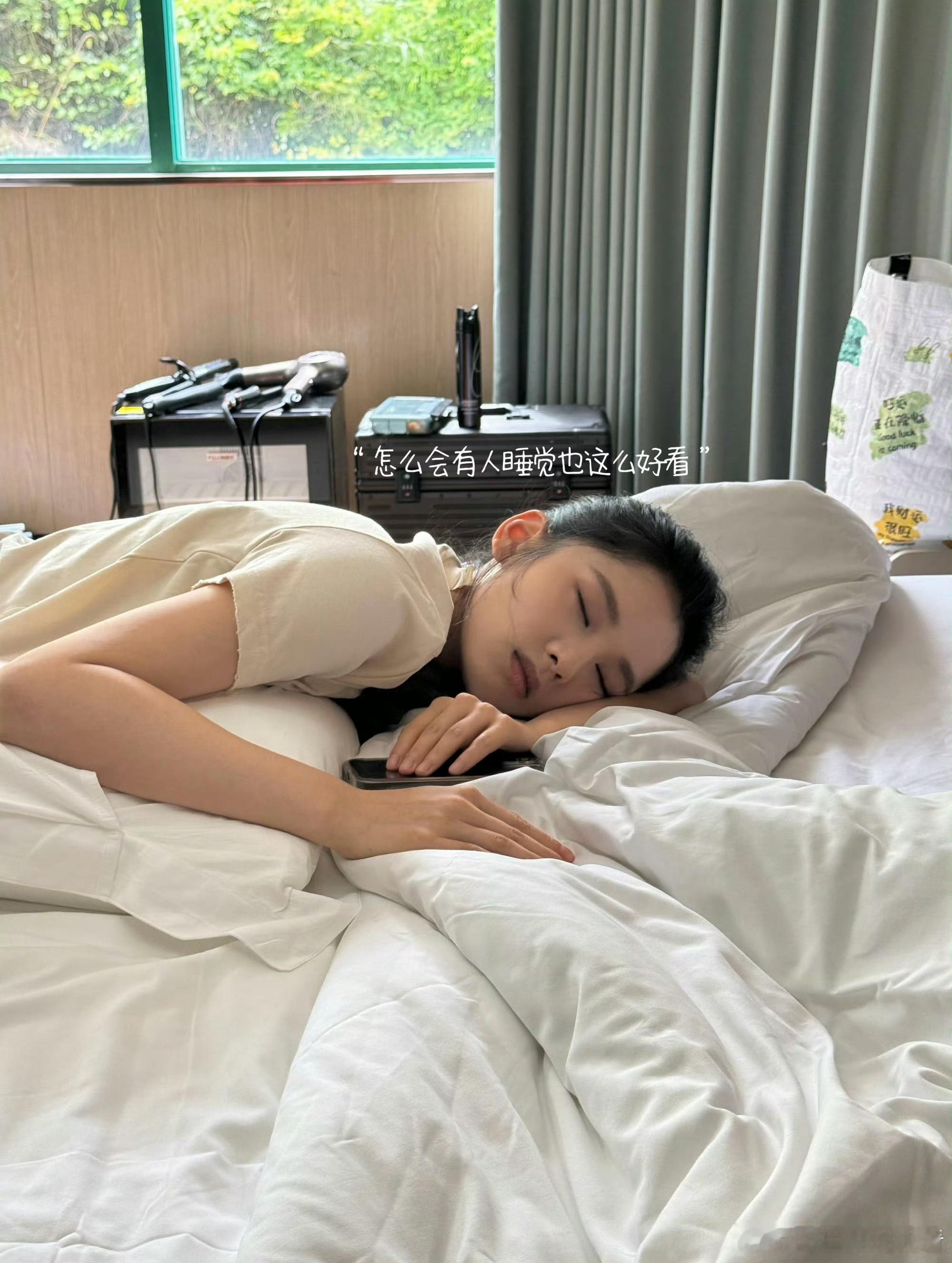 张婧仪 怎么会有人睡觉也这么好看终于也是被广泛发现了张婧仪的美吗 
