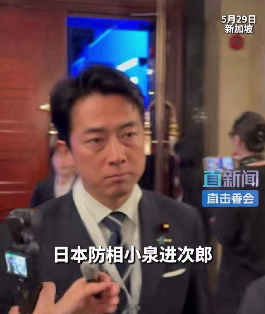 中国记者采访，一言不发，别气，但在接下来的举动中咱们别惯着，首次亮相“香会”的日