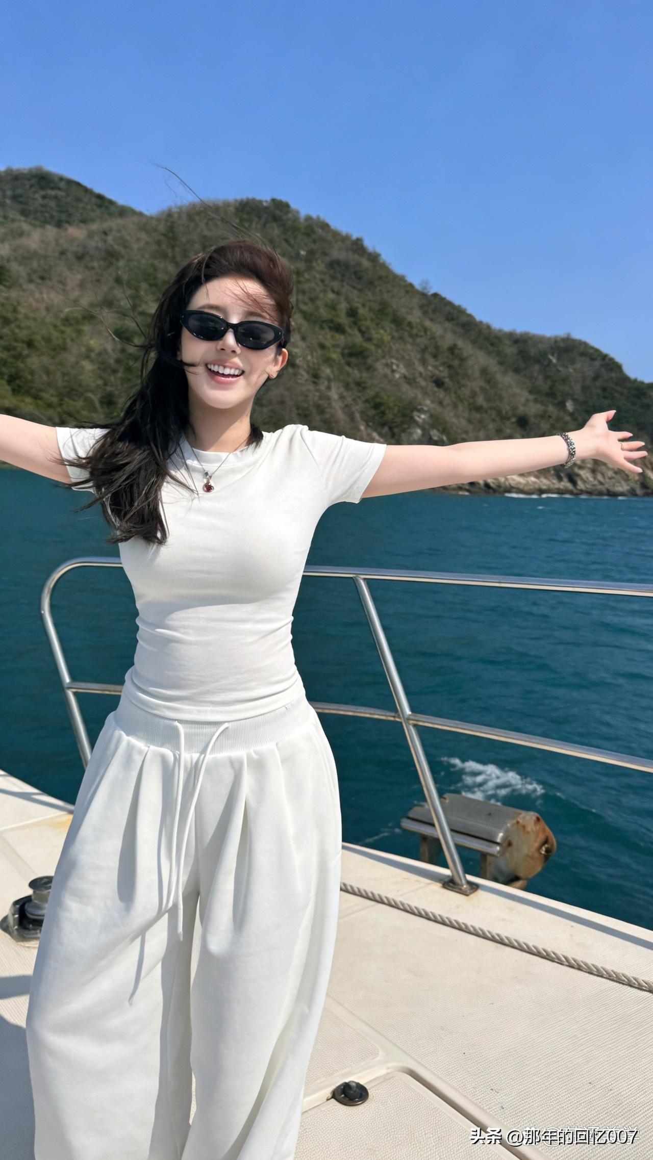 海风吹佛的感觉甚是舒服，海边游玩风 海风美人照