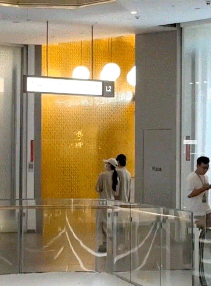 许嵩 冯禧没有演唱会的空隙，有在好好生活。很喜欢这种细水长流的日常，许嵩冯禧 透