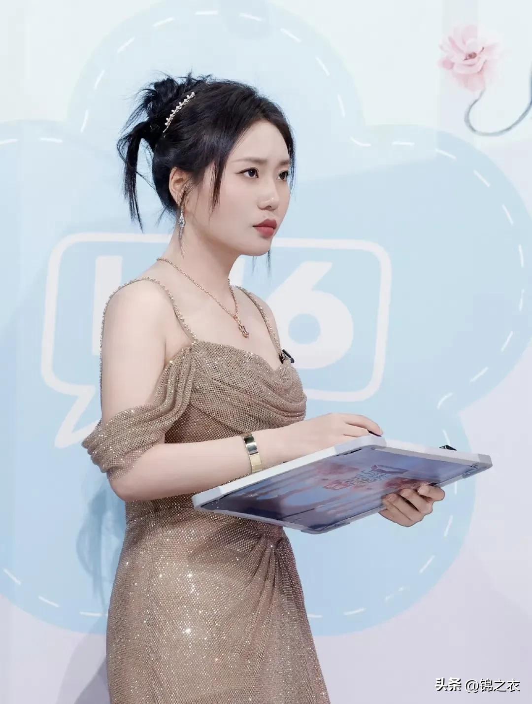 李雪琴的资源为什么这么好，她长得也不漂亮，我觉得是因为她刚好弥补了贾玲的空缺。
