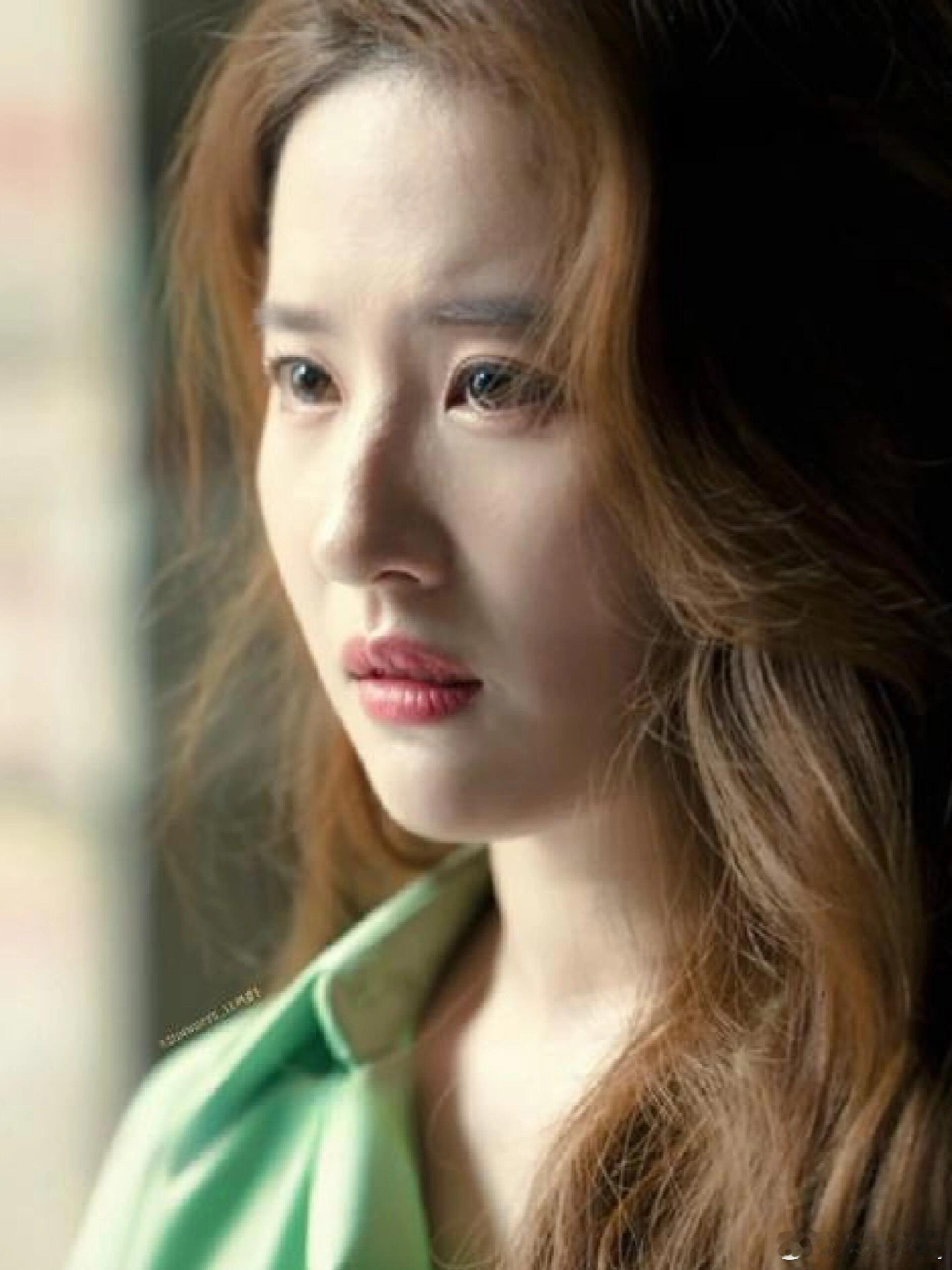 近日，“ 刘亦菲全榜第一 ”的话题热度居高不下，着实令人瞩目。刘亦菲所饰演的黄亦