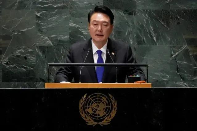 【朝鲜半岛双方领导人飚狠话】法新社报道，春节期间，韩国总统尹锡悦到前线视察韩海军