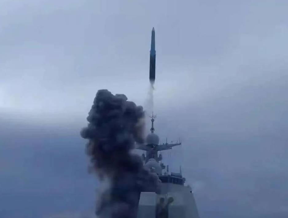 中国黑色导弹上空，整个美西方都该睡不着觉了

根据央视8月25日的公开报道，我军