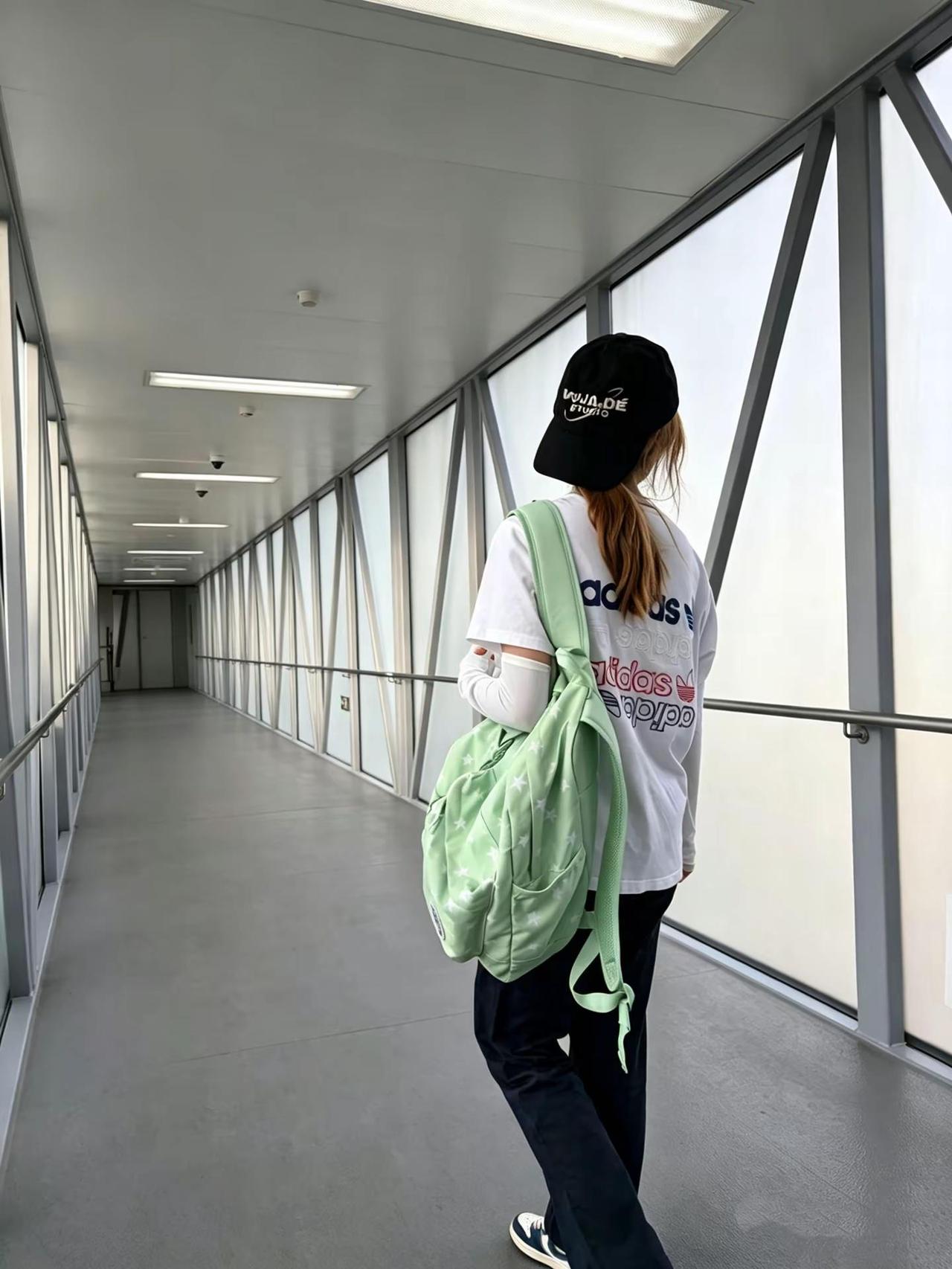 穿搭不合季 我们不合适。
