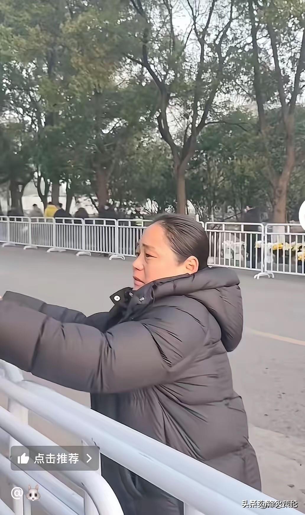 人生为什么没有十全十美，可总有些瞬间，让我们突然明白：活着的意义，从来不是完美。