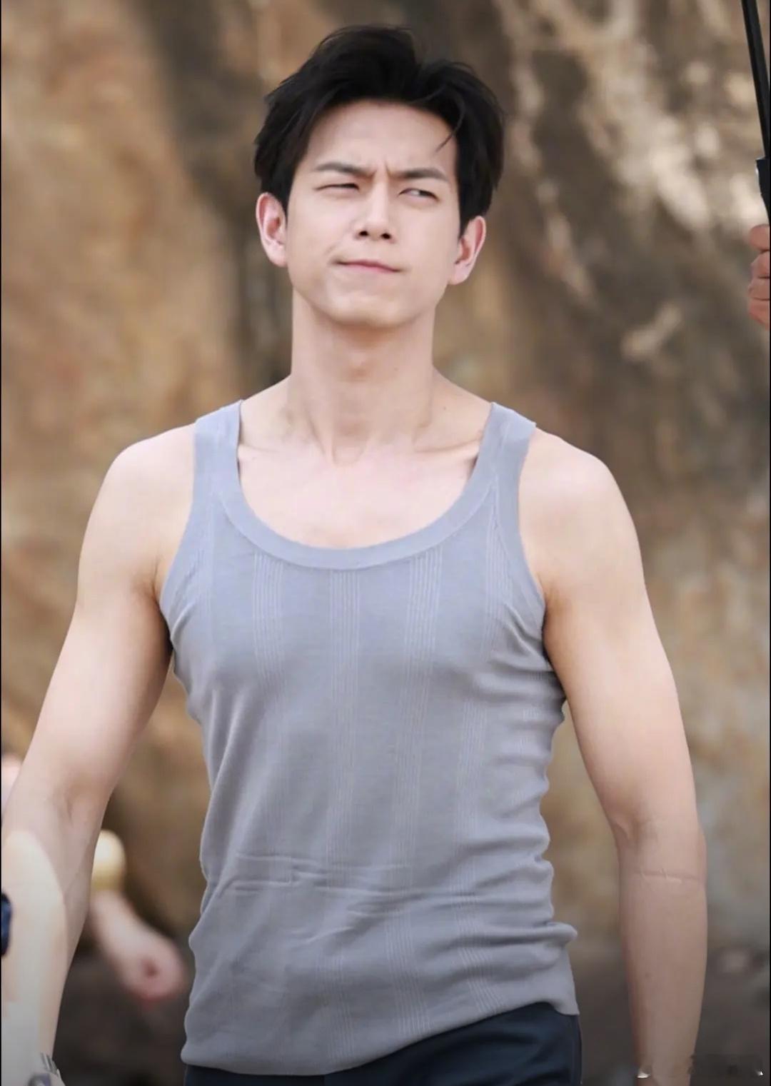 李现这把年纪还是别演现偶了 人老了干什么都心酸 