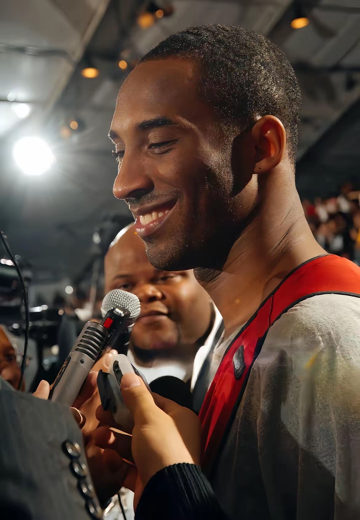 人生这条路很长，未来如星辰大海般璀璨，不必踟躇于过去的半亩方塘。那些所谓的遗憾，