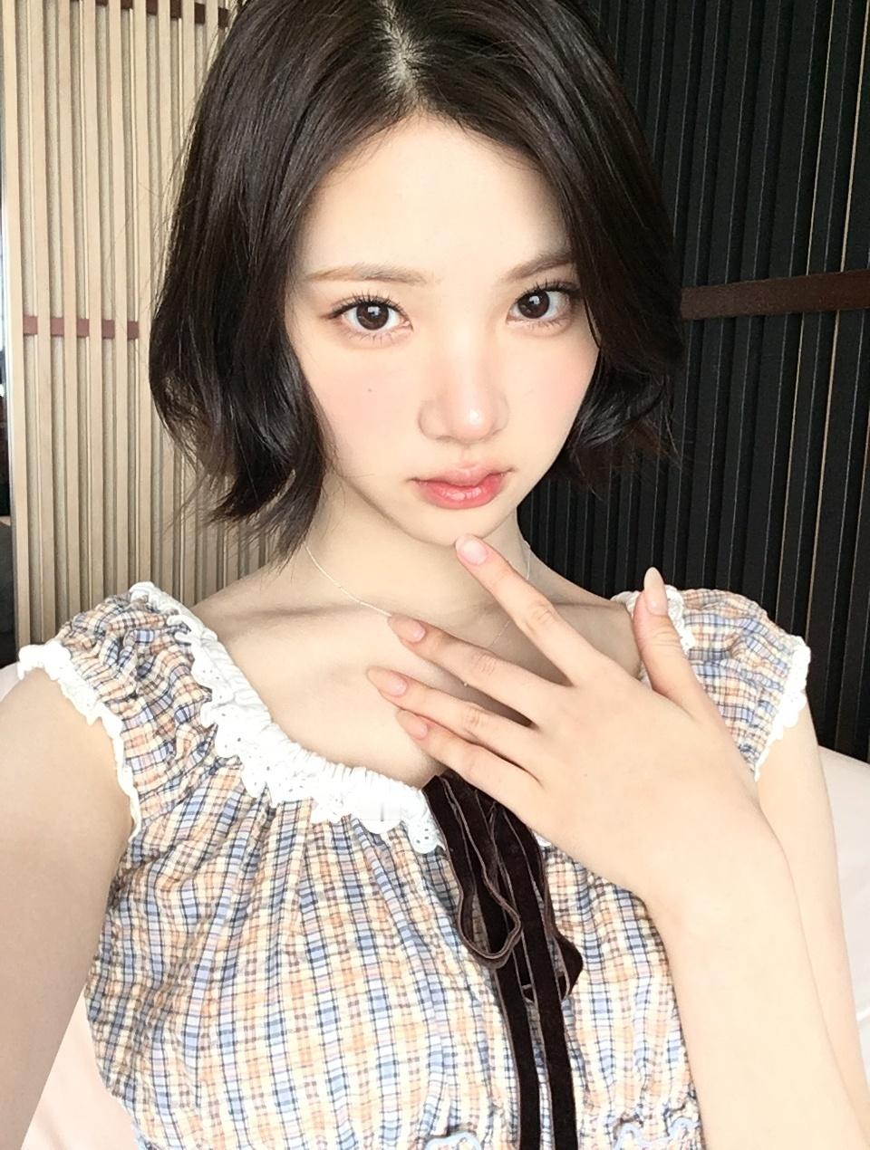 Jiwoo是怎么发现这么多漂亮小衬衫的….🧸🫘 