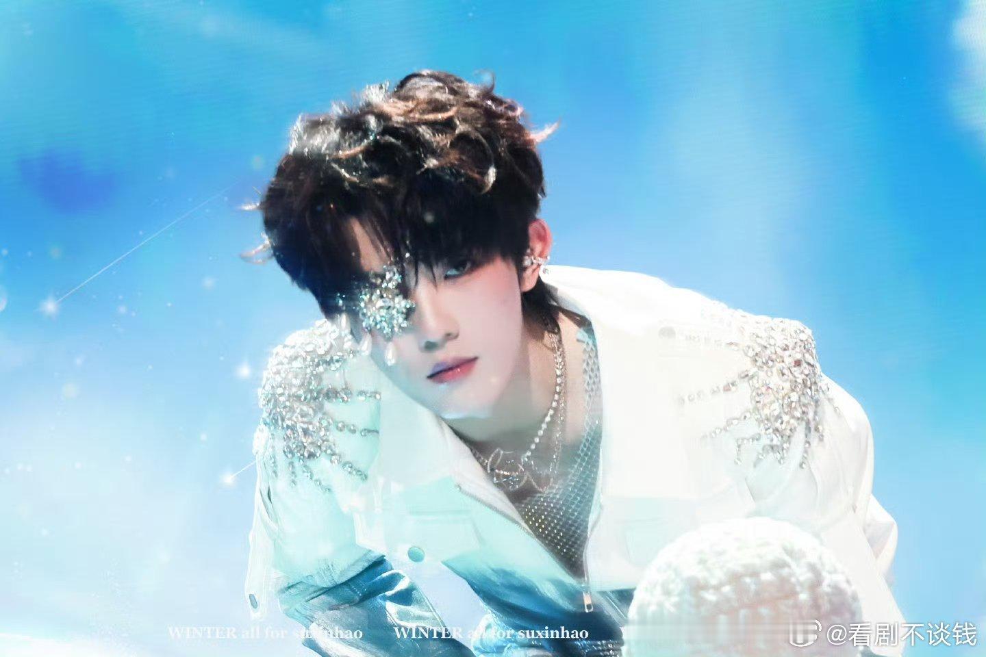 苏新皓给妈妈换了一部新手机苏新皓对家人一直特别好，还经常会分享和妈妈弟弟的日常，