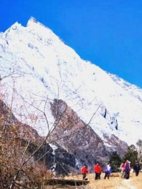 “难如登天”这个形容，对于哈巴雪山的救援来说，一点也不夸张。这种难度主要来自极端