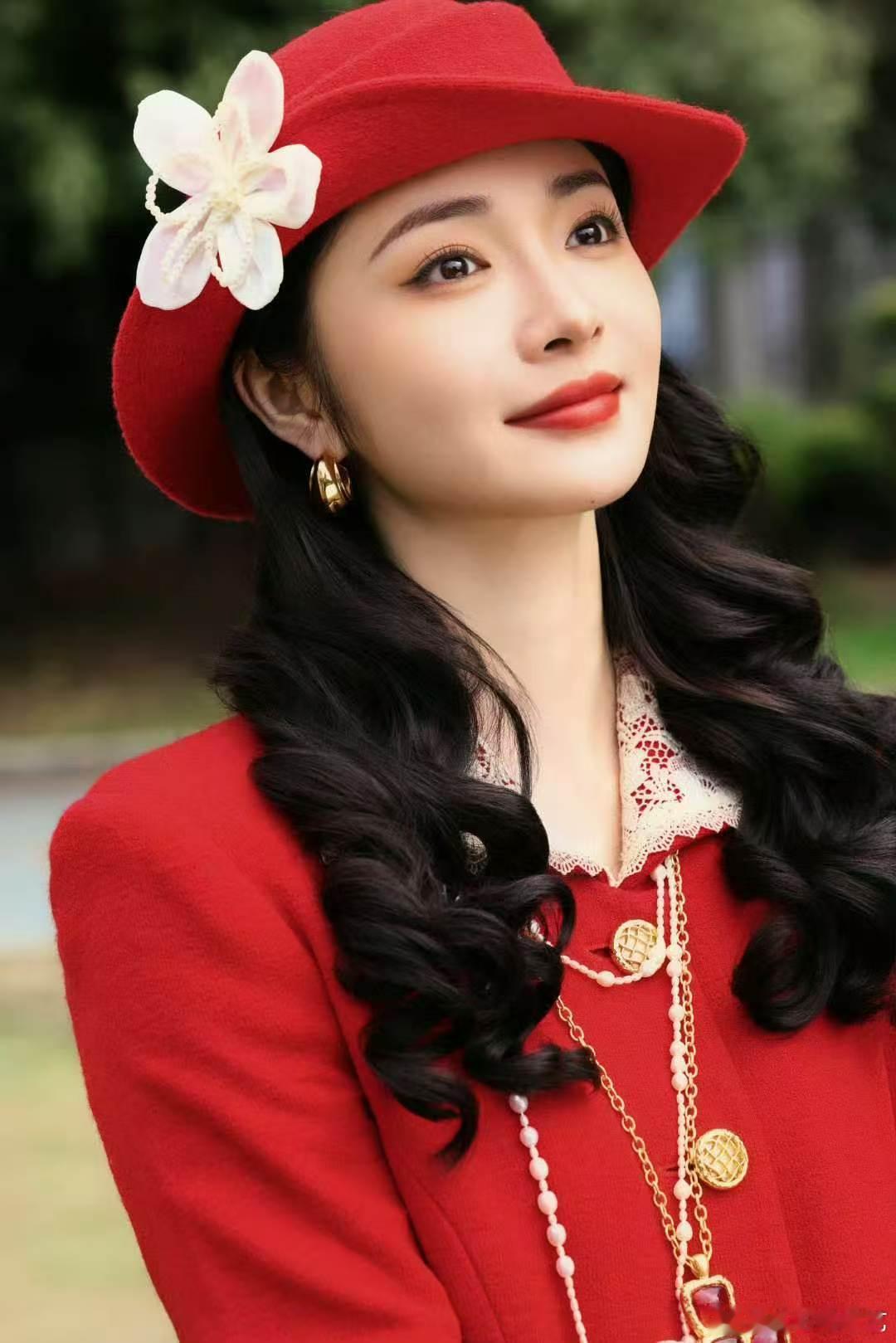 周洁琼去各大剧刷脸的题海战术 有好的剧本和角色就是不会拒绝的呀，因此周洁琼去各大