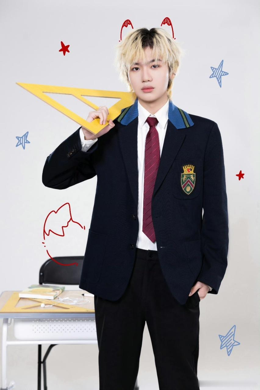 九尾XXZ九尾今天是学院风九尾学院风look 九尾学院风look好帅嘿嘿 