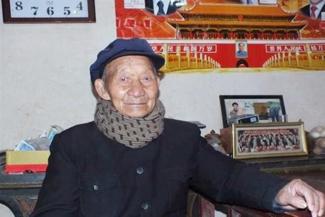 2004年，山西老人冯自根106岁离世，曾是朱德老总的警卫员，他晚年过得如何？