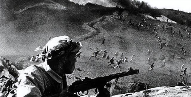 淮海战役，一国军士兵扛走解放军一麻袋馒头，动员回来一个排投诚

淮海战役，这是一