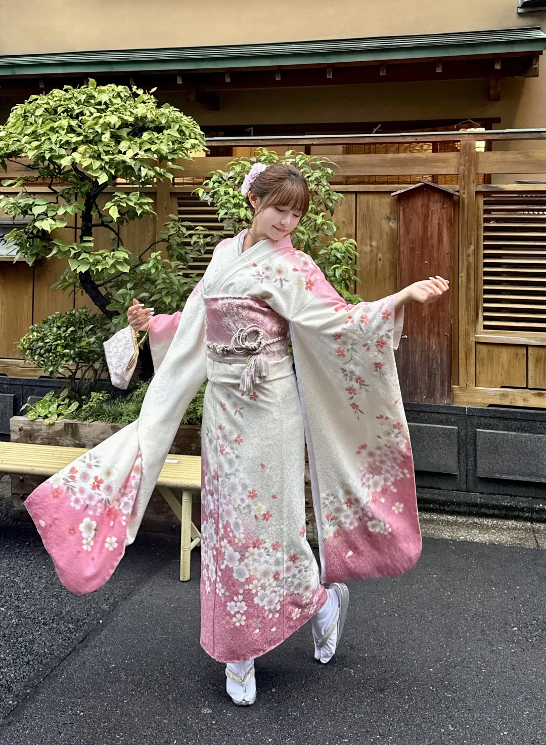 穿振袖拍照就应该飘起来🌸