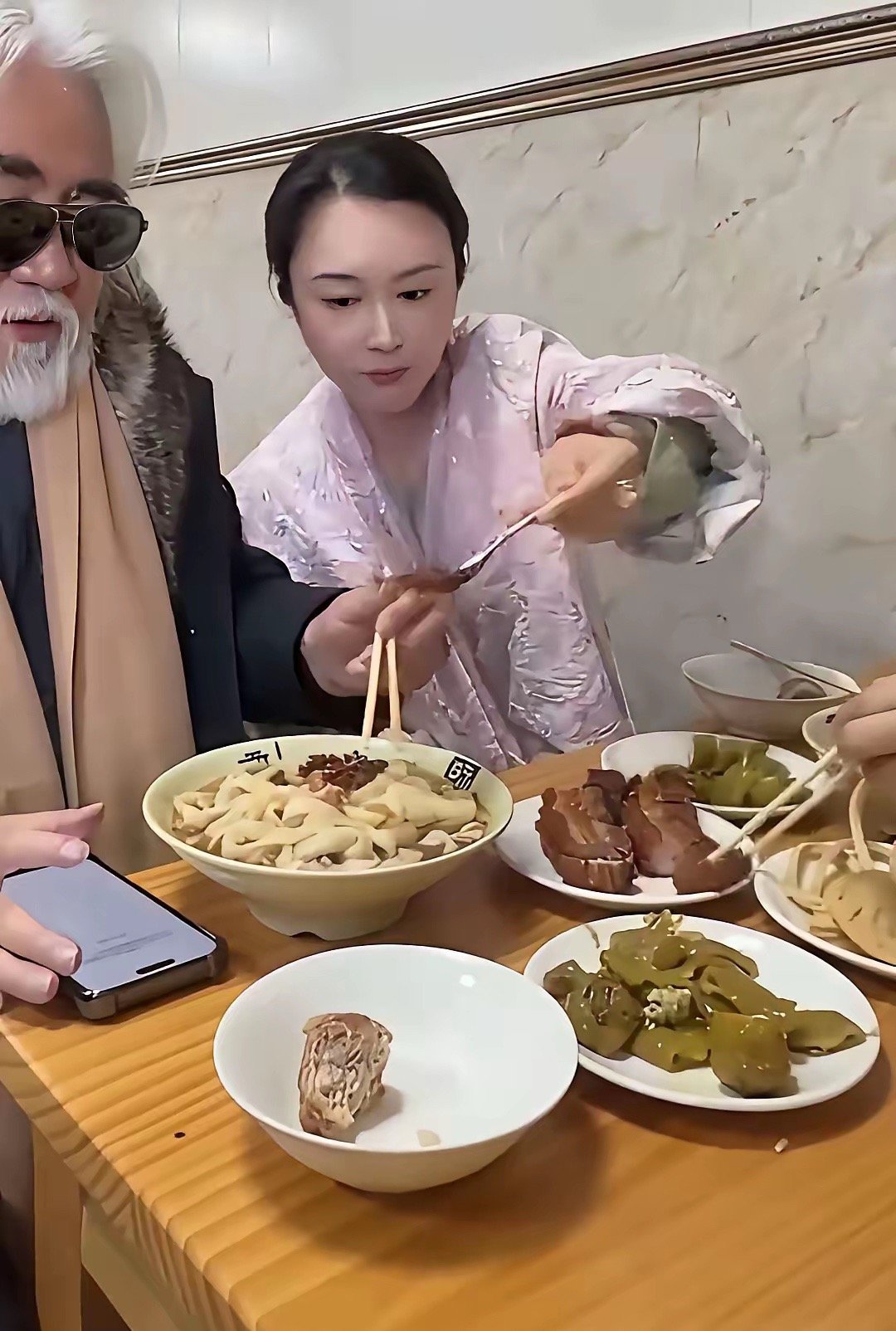 顶流有钱人私下居然吃的这么普通？ 