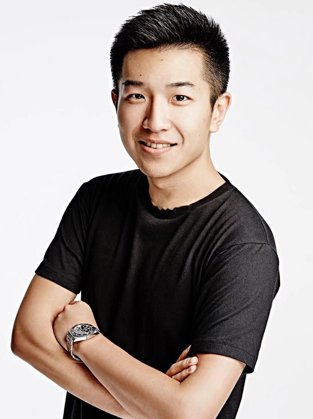 申奥。 劳力士代言。  八月宣 。上一次劳力士直接宣人。 是贾樟柯。 ​​​