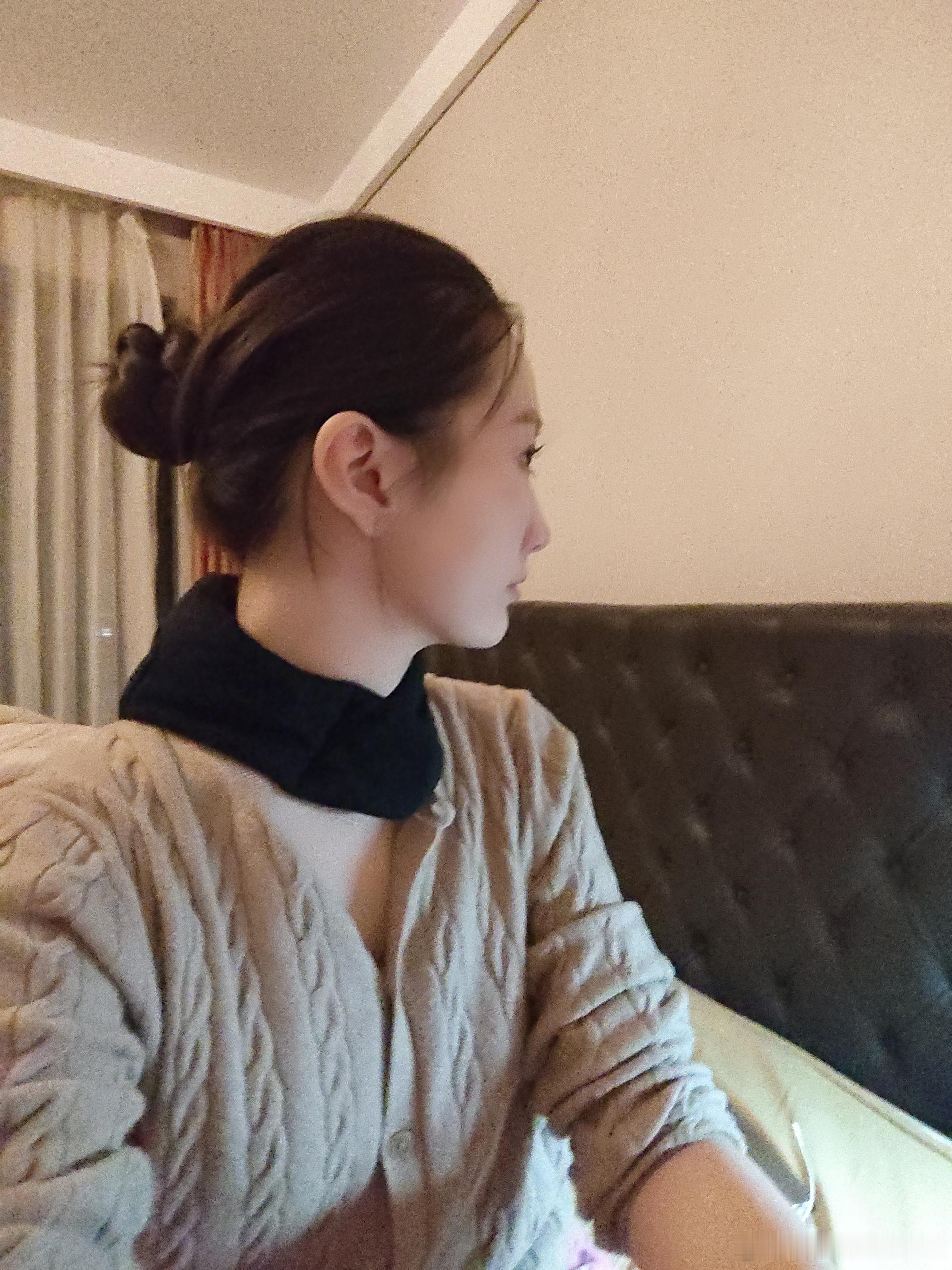 研究了个盘发，感觉利落很多 你们觉得这个造型怎么样？ 