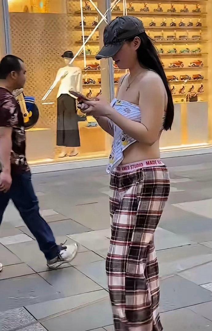 现在年轻人是真穿啊 