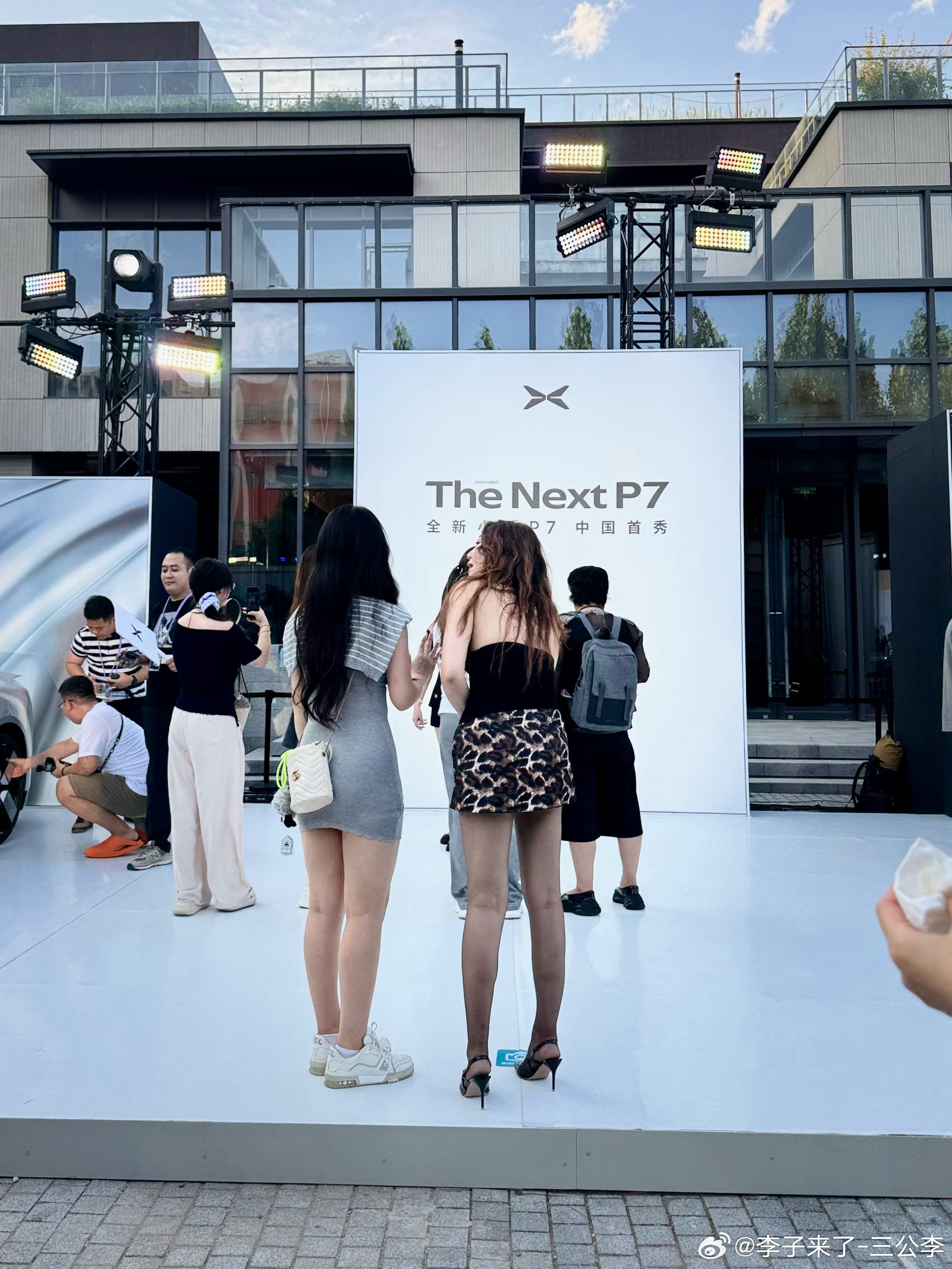 我爱参加点小鹏的发布会所有露脸的小姐姐我都在美图秀秀里自动美颜了感谢你们让我在夏