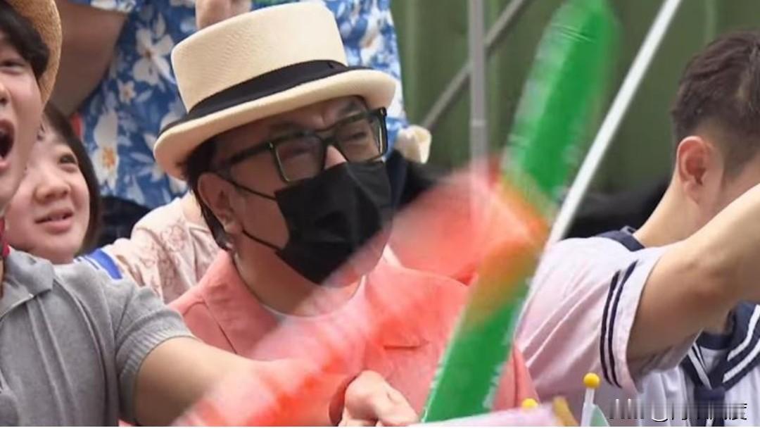 蔡康永今低调现身沈伯洋造势场！发迹于中天于与小S搭档《康熙来了》，参加大陆综艺，