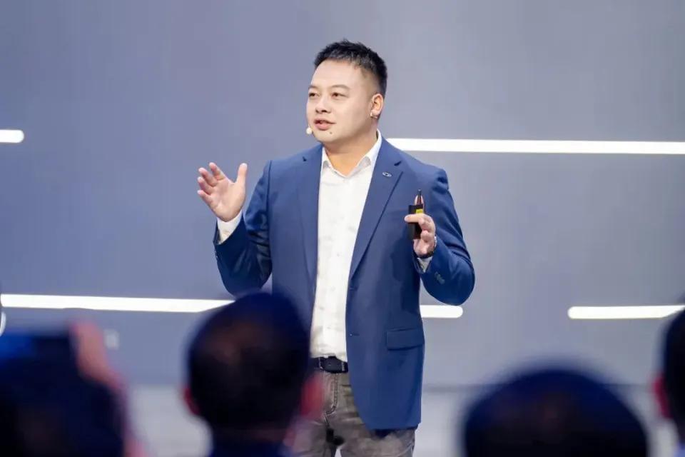 奇瑞国内架构大调整近日，奇瑞内部发文，宣布成立国内业务事业群，下设星途事业部、艾