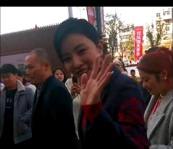 不明白，你为什么从央视离职，去河南小县城接商演 
