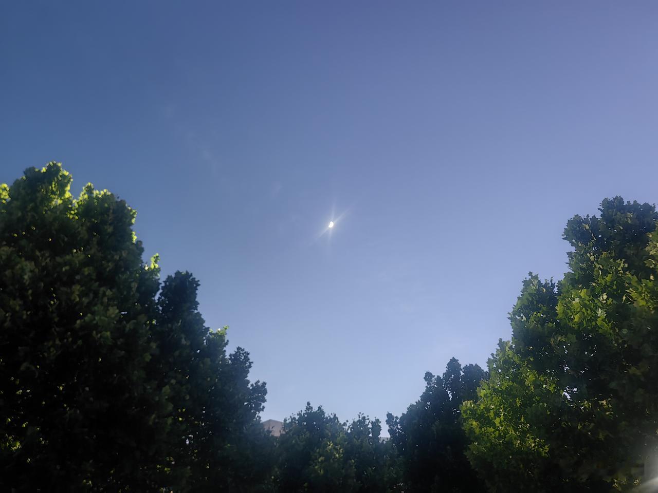 上传一张你手机里天空的照片吧