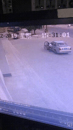 钱不是大风刮来的，
确实是大风刮走的[笑哭][笑哭]