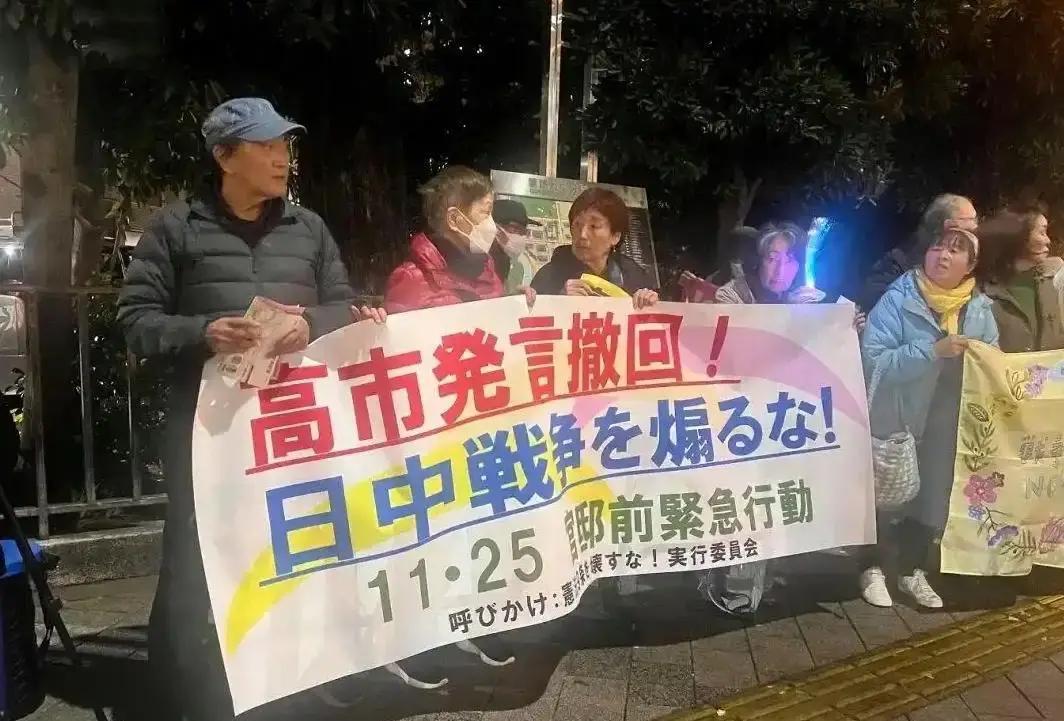 高市早苗像把刀丢出去想吓唬别人，结果刀绕了一圈，扎在自己脸上，她当初明知道这条路