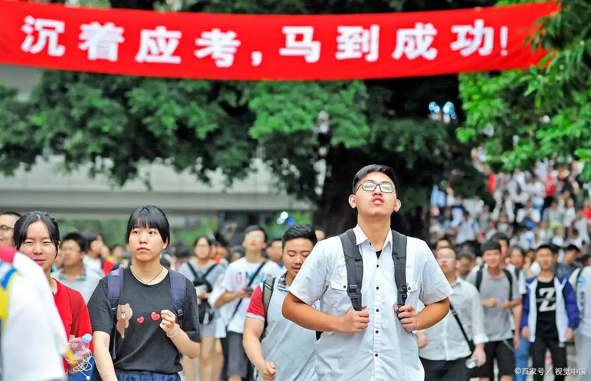世间难有的“神仙巧合”！
马鞍山考生查分后全家看呆，全网直呼太神奇。

2026