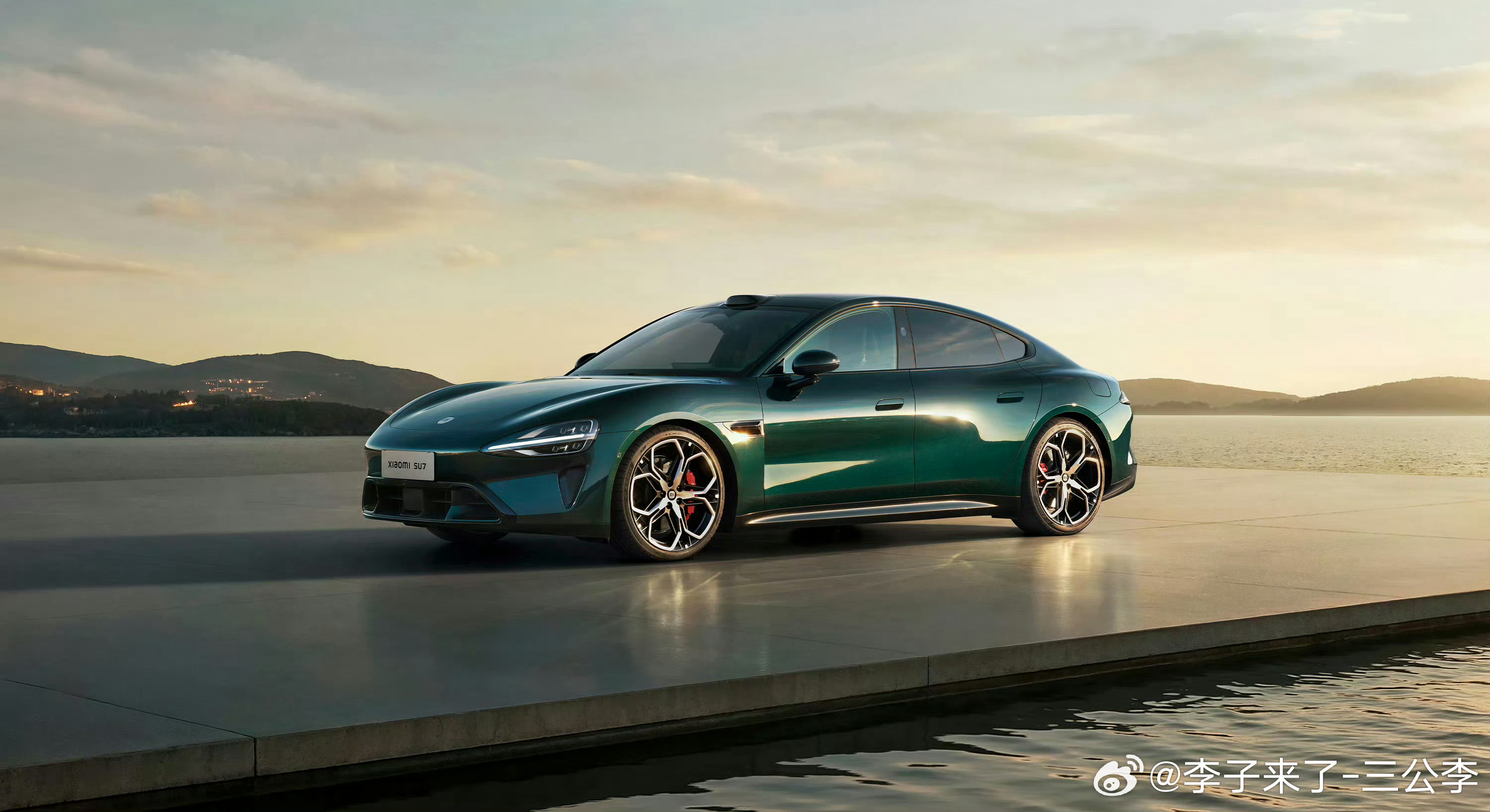 小米SU7靛石绿这个配色还挺好看捷豹有个绿色和这个基本一致 