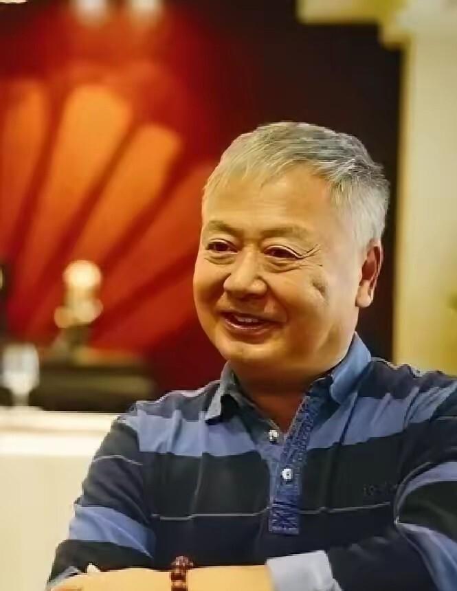 陈丹淮上初中时，老师拿着照片指着陈毅的照片问："这是你父亲吧？"陈丹淮支支吾吾的