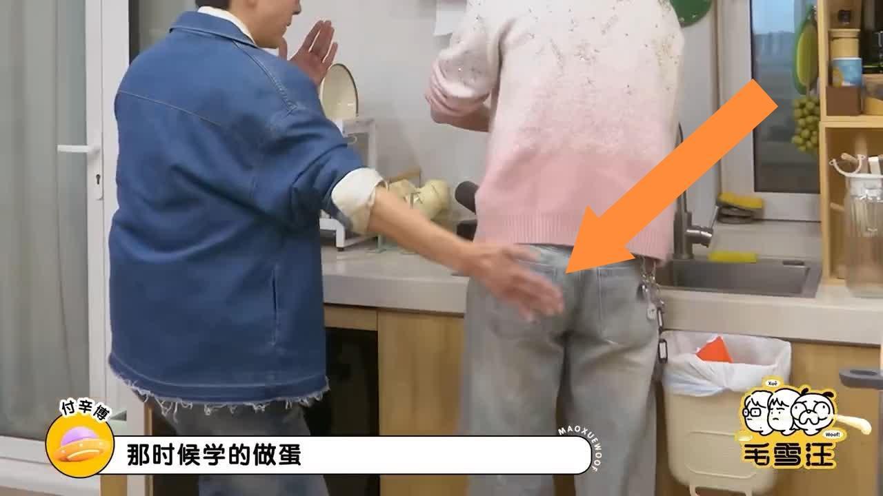 胡夏这下有嘴都说不清了
这个举动不想让别人误会都难，
被李雪琴敏锐“捕捉”。
