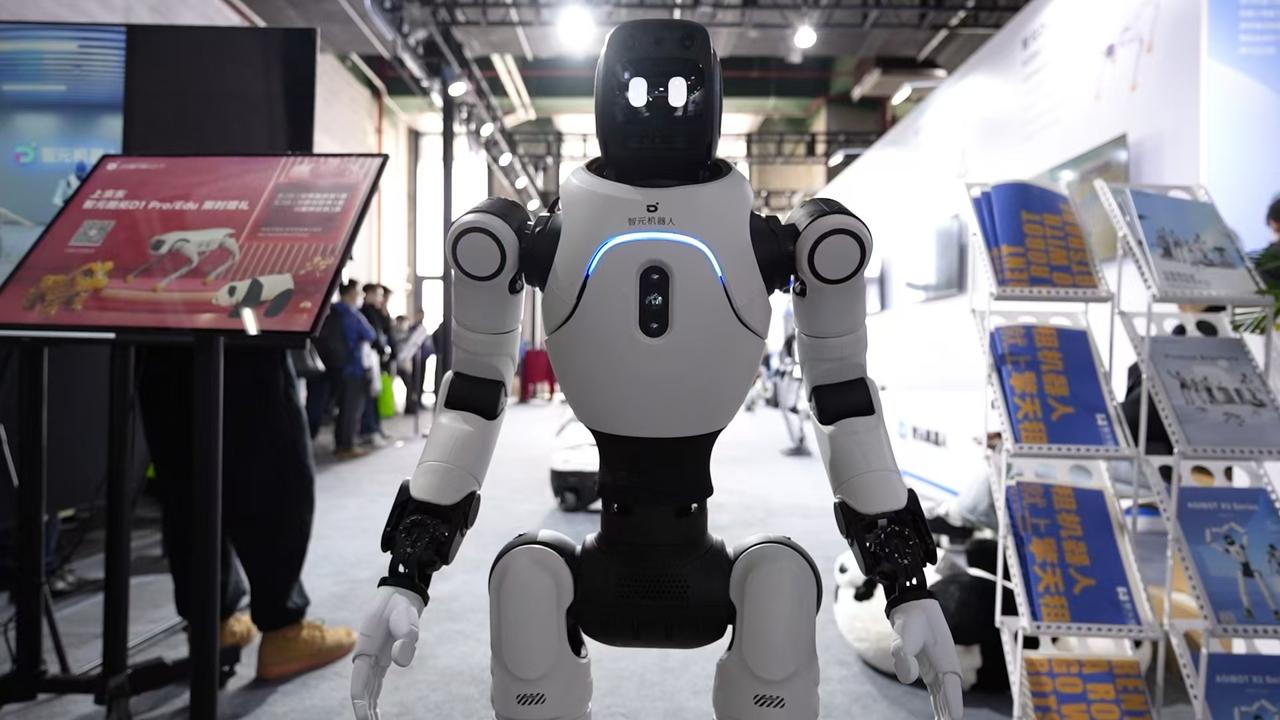 资本抢破头！40家机构抢一个天使轮，这个赛道太疯狂。

当下最火的不是造机器人，