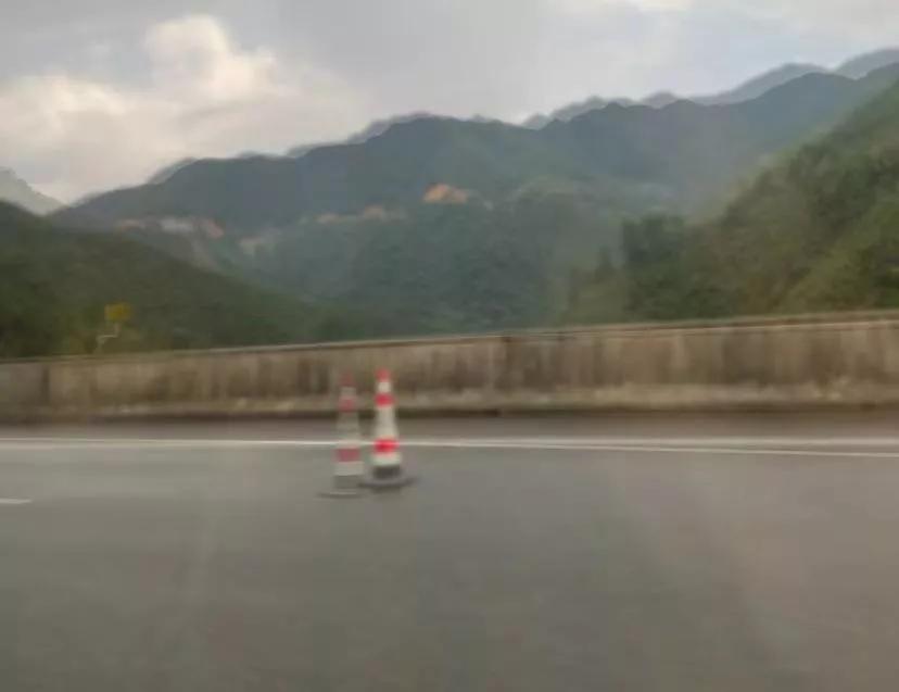 父亲啊该怎么办好?
有没有人告诉我，把父亲送去养老院，我这样做对不对?是不是很不