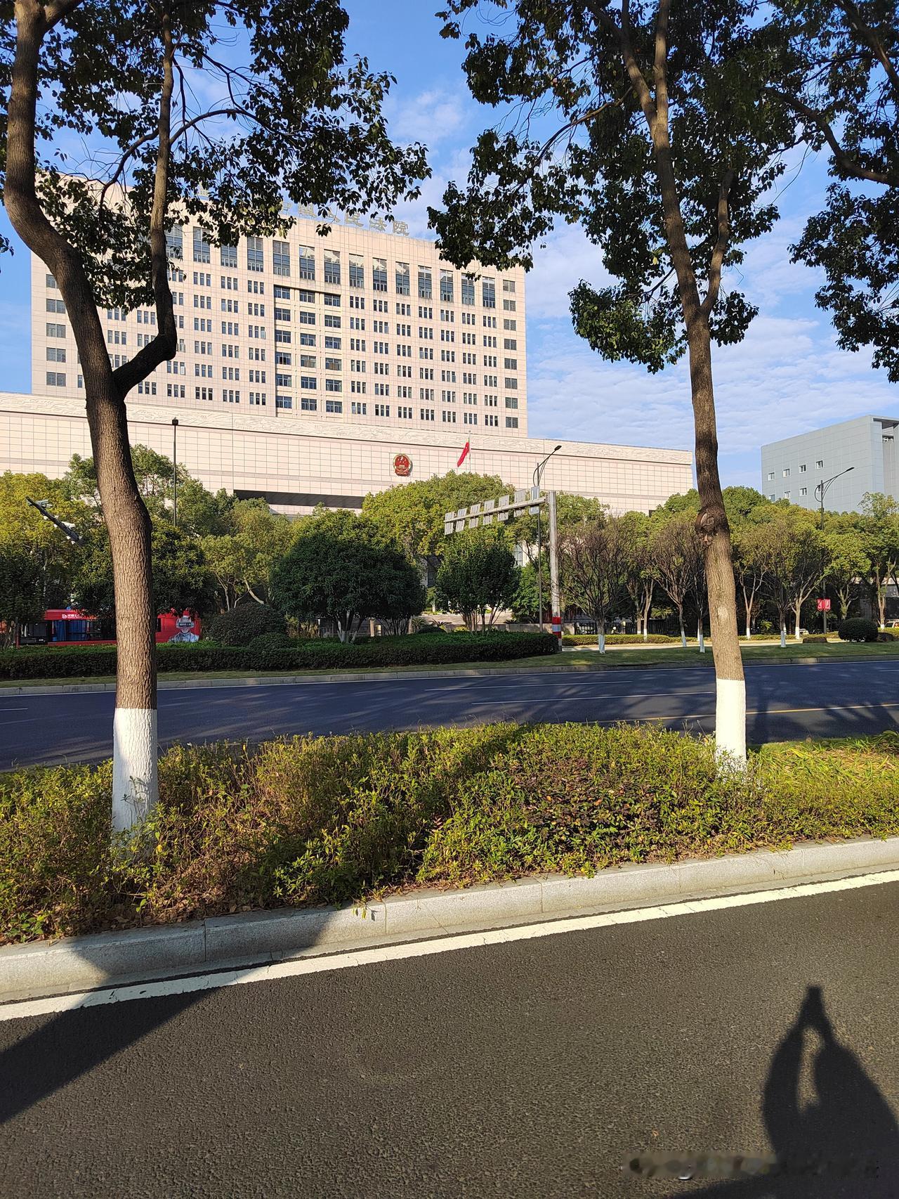 网友们是否能猜到，这是一家什么单位？