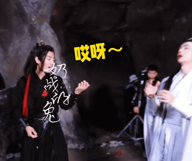 哈哈哈哈哈还是会笑