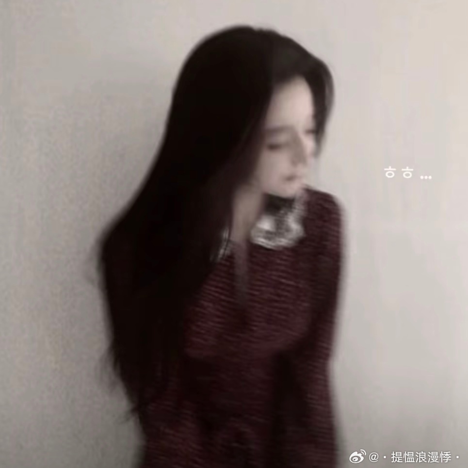 迪丽热巴卫蓝dlrb路虎卫士全驭代言人迪丽热巴 不算很好 也没有太糟
