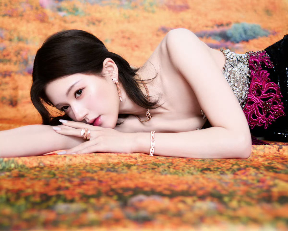 我的天呢，八十年代吧，赵露思工作室审美太太太太可怕了，这就是街边照相馆199一套