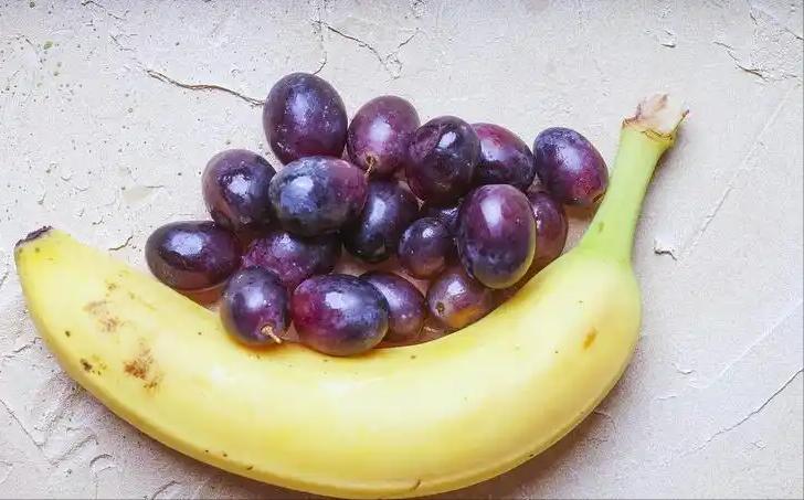 患上糖尿病，不能吃水果？告诫：为维持血糖平稳，这几种水果少吃，看看你常吃吗？
