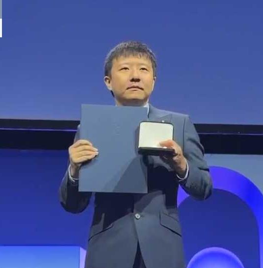 菲尔兹奖双中国籍得主刷屏：天才是中国的，成果却是世界的
 
2026年最大数学突