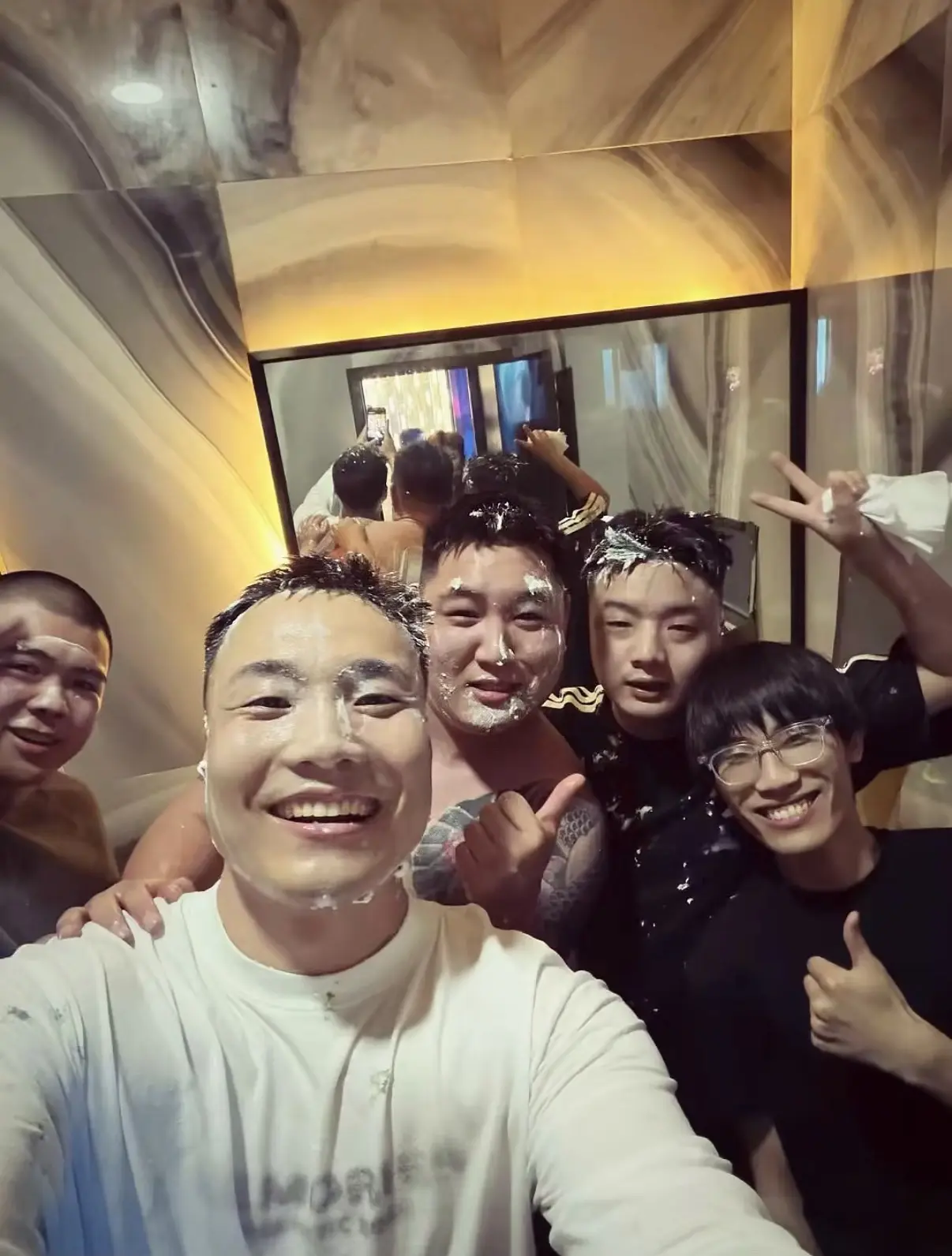 和几个哥哥们玩的这几天很开心 欧耶