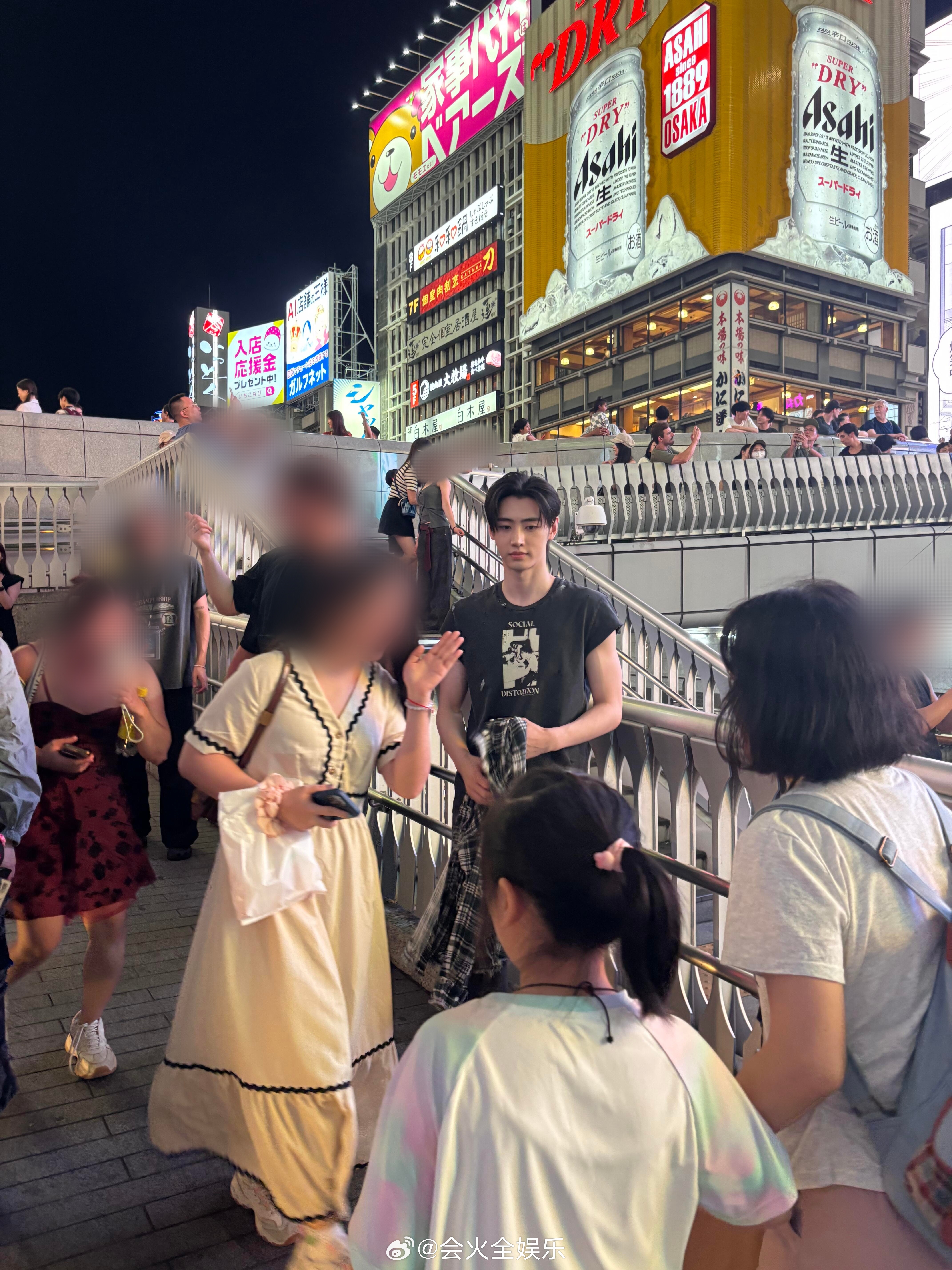 哥这是真的帅网友大阪偶遇朴成训网友在大阪心斋桥偶遇朴成训 ​​​