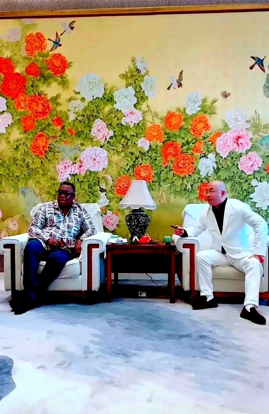 “东方阿保”出事了。
要判好多年，二十五年起步吧好像！
直播圈都慌了，之前拿过他