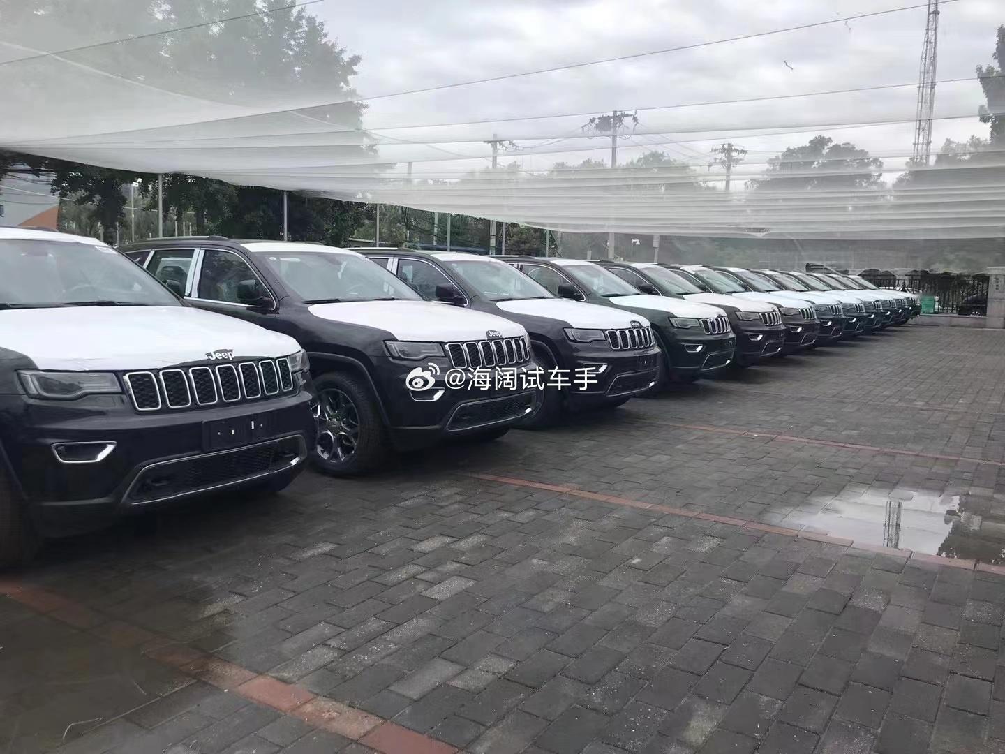 2021年的大切诺基3.0，当年包牌价四十大几万，如今想卖二十五六万~~~收不了