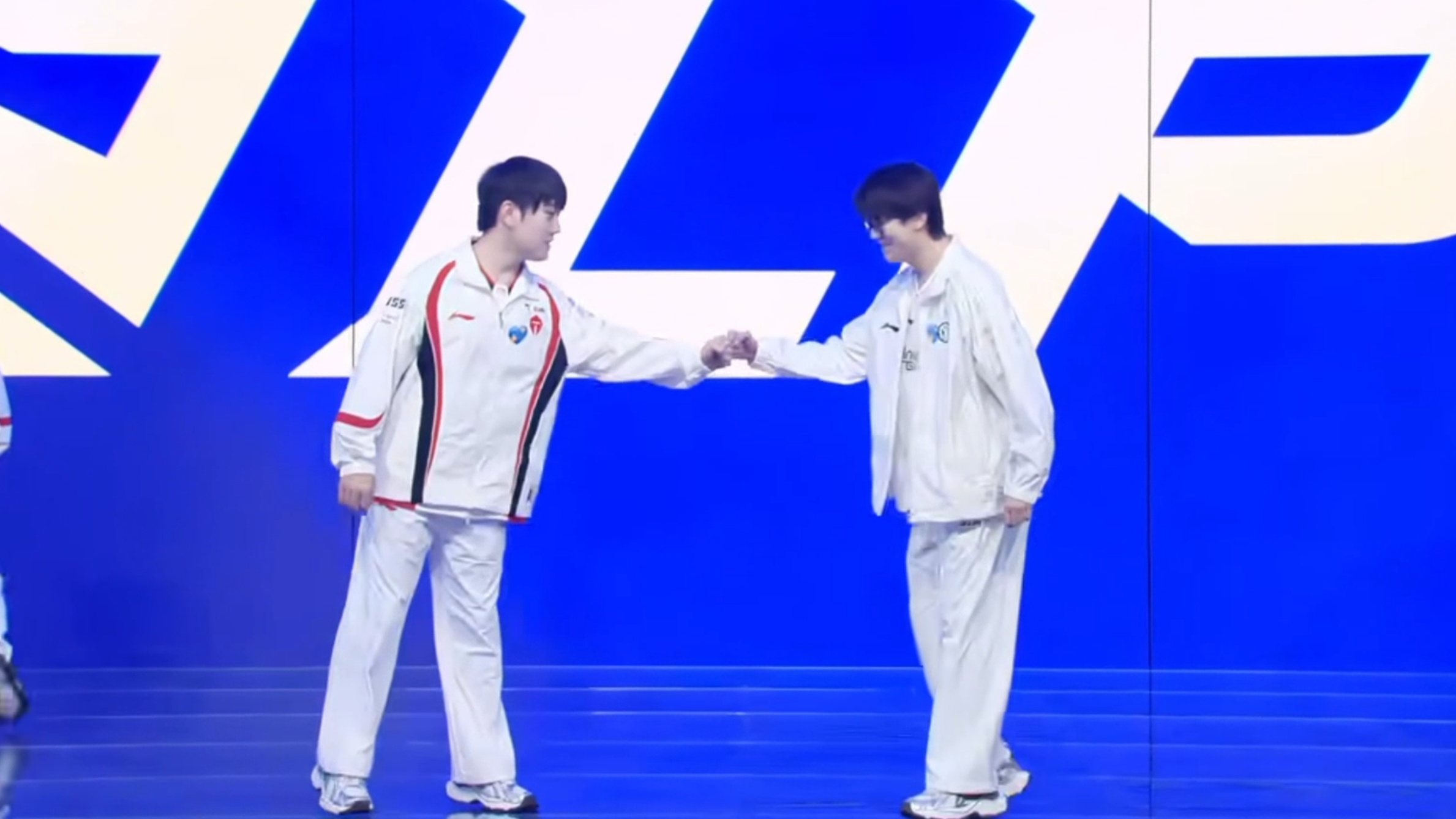 哈哈新队长对碰拳流程还不是很熟悉Meiko开团好帅 Meiko与JackeyLo